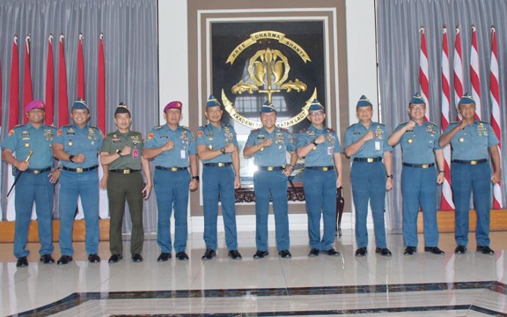 Gubernur AAL saat Terima Kunker Kasgartap III/Surabaya