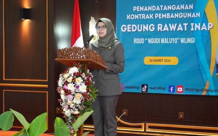 Bupati Blitar Rini Syarifah Saat Berikan Sambutan Pada Acara Penandatanganan Kontrak Pembangunan Rawat Inap RSUD Ngudi Waluyo Kabupaten Blitar