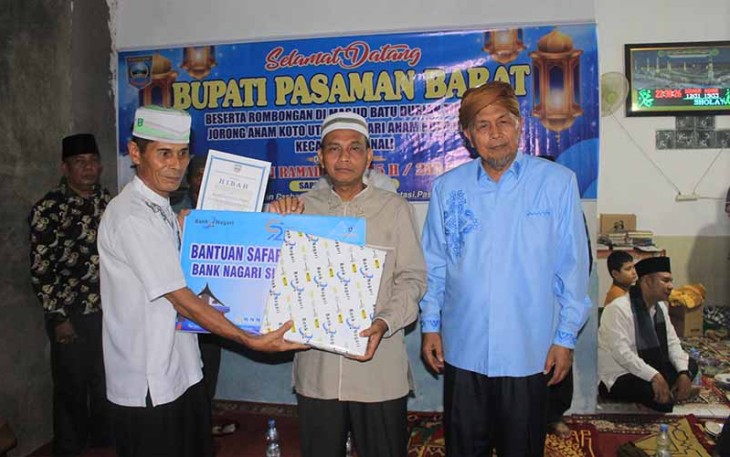 Bupati Pasbar saat Safari Ramadan di Masjid Batu Durian Tibarau
