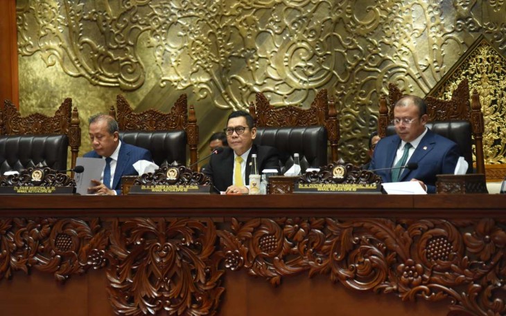Wakil Ketua DPR RI Adies Kadir memimpin jalannya rapat paripurna pengesahan RUU DKJ di Gedung Nusantara II DPR RI, Senayan, Jakarta, Selasa (19/11/2024).