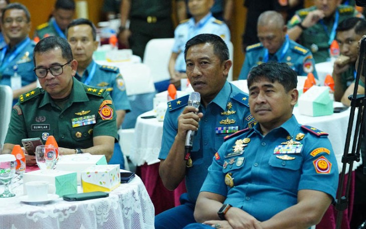 Kadispenal Laksamana Pertama TNI I.M. Wira Hady saat pelaksanaan Rapat Koordinasi Teknis Peneranan (Rakernispen) TNI Tahun 2024, di Mabes TNI, Jakarta, Selasa (05/03). 