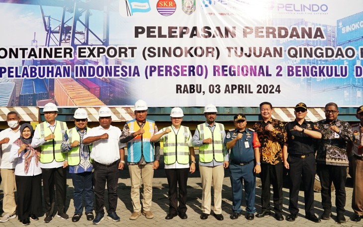 Gubernur Bengkulu Rohidin Mersyah saat membuka acara launching Container Export di PT. Pelindo II Pelabuhan Pulau Baai Bengkulu, Rabu (3/4/2024)