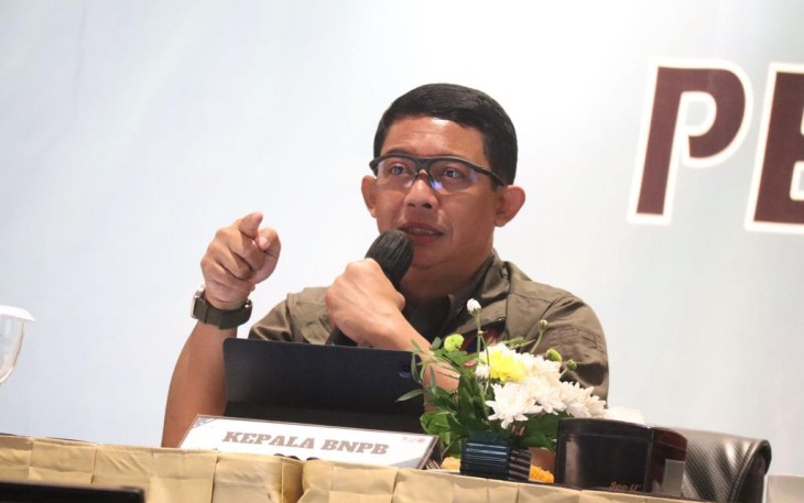Kepala Badan Nasional Penanggulangan Bencana Letjen TNI Suharyanto S.Sos., M.M meminta segenap komponen pemangku kebijakan di wilayah Jawa Timur untuk mewaspadai puncak musim hujan pada awal tahun 2024