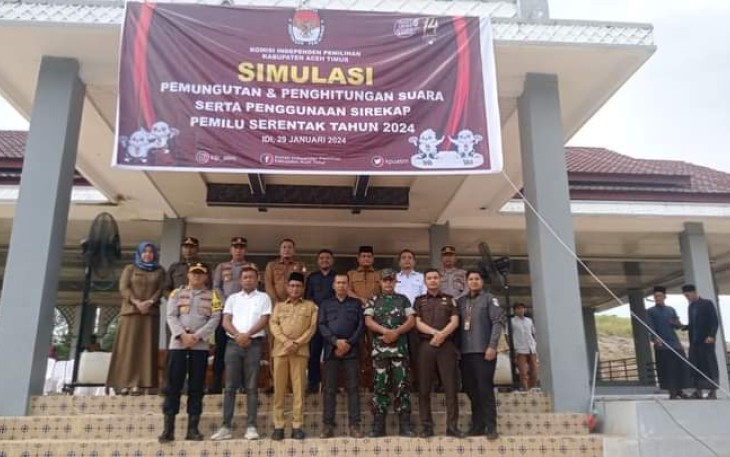 Pj Bupati Aceh Timur Ir Mahyuddin MSi saat Hadiri Simulasi Pemungutan Suara