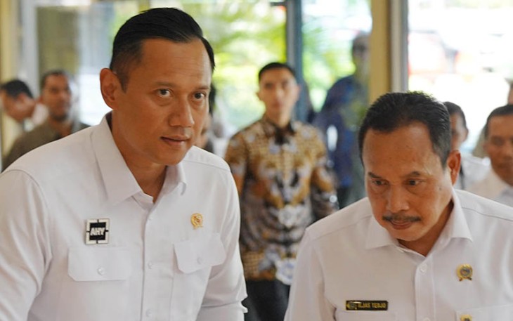 Menteri ATR/Ka.BPN RI Agus Harimurti Yudhoyono (AHY) saat berkoordinasi dengan jajarannya.