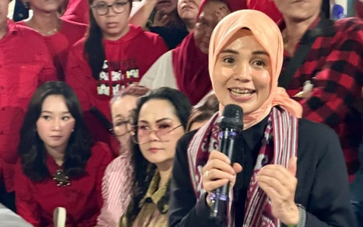  Istri calon presiden nomor urut 3 Ganjar Pranowo, Siti Atikoh Supriyanti 