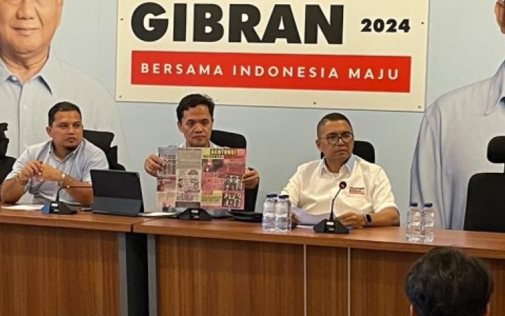 Wakil Ketua TKN Prabowo-Gibran, Habiburokhman saat konferensi pers di Media Center TKN Prabowo-Gibran, Jakarta Selatan, Jumat (12/1/24).
