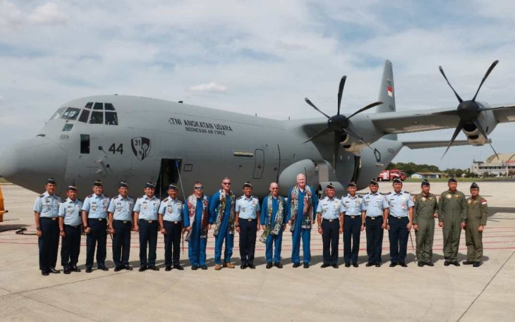 Panglima Komando Operasi Udara I Marsda TNI Mohammad Nurdin hadiri penyambutan kedatangan pesawat keempat Super Hercules C-130J dengan tail number A-1344 buatan Lockeed Martin, Amerika Serikat, dengan diiringi tradisi water salute di Apron Lanud Halim Perdanakusuma, Senin (22/1/2024)