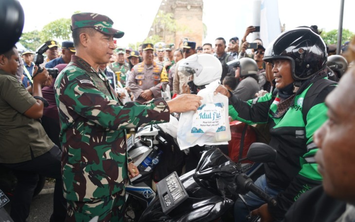 Panglima TNI Jenderal TNI Agus Subiyanto, S.E., M.Si Cek Kesiapan Mudik 2024 di Pelabuhan Gilimanuk Bali