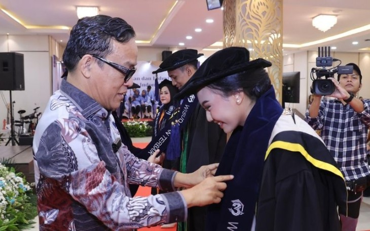 Wamenaker Immanuel Ebenezer Gerungan saat wisuda mahasiswa Polteknaker di Jakarta, Sabtu (9/11)