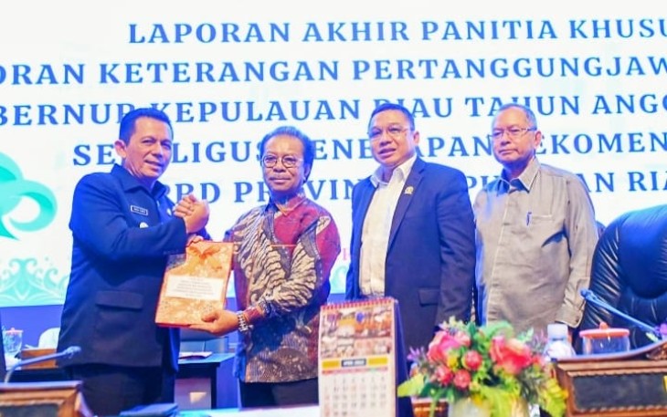 Rapat Paripurna Gubernur Ansar Sampaikan Ranperda RPJPD 2025-2045 dan Pertanggungjawaban Pelaksanaan APBD 2023 pada Paripurna DPRD