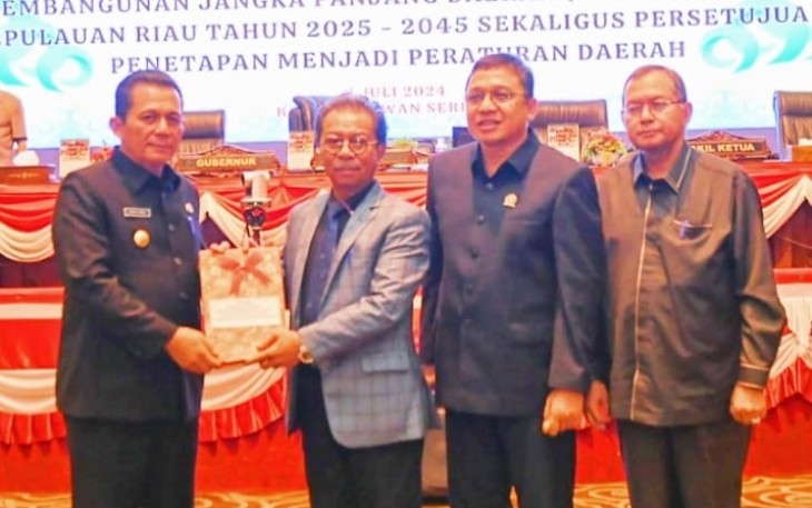 DPRD Provinsi Kepri menetapkan Rancangan Peraturan Daerah (Ranperda) tentang Pembangunan Jangka Panjang Daerah (RPJPD) Provinsi Kepri tahun 2025-2045 sebagai Peraturan Daerah (Perda). 