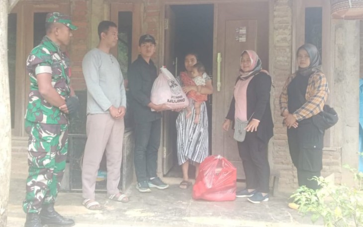 Babinsa Koramil 0801/05 Nawangan Bantu Warga Yang Alami Musibah