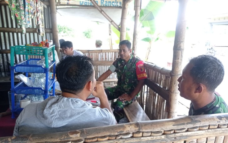 Babinsa Posramil Gerih Sambangi Warga