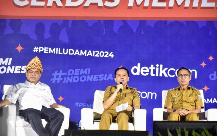 Pj Gubernur Sumsel Agus Fatoni dalam kegiatan ‘Demi Indonesia Cerdas Memilih di Kota Palembang’ di The Sultan Convention Center, Palembang, Sumatera Selatan, Senin (22/1/2024). 