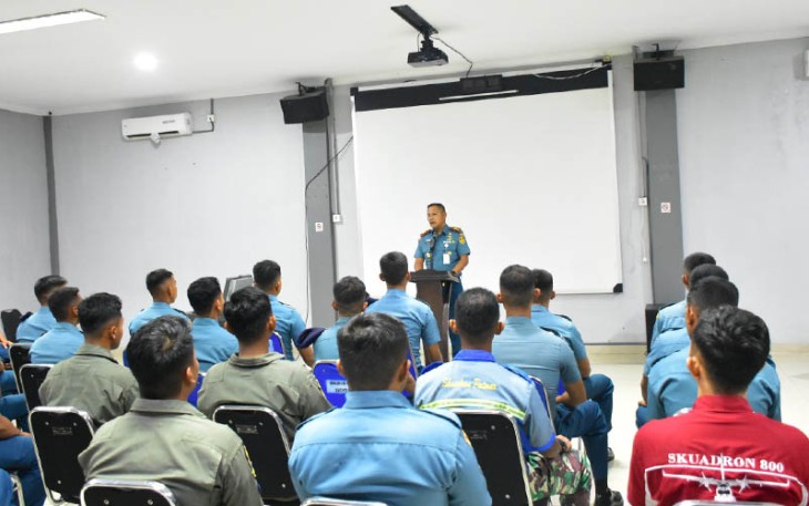 Personel Wing Udara 2 Latihan Paduan Suara dibuka langsung oleh Komandan Wing Udara 2 Puspenerbal, Kolonel Laut (P) Adam Firmansyah, Senin (19/2/2024)