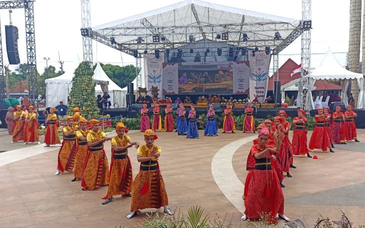 Pemerintah Provinsi Jawa Barat sukses menggelar acara Riksa Budaya dan Festival Mangga yang berlangsung meriah di Kabupaten Indramayu, pada Senin (02/12/2024).
