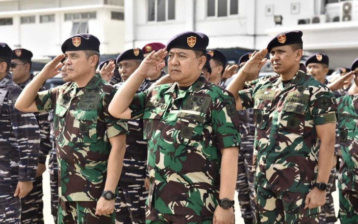 Pangkoarmada RI saat Lepas Keberangkatan Satgas Operasi Trisila Koarmada RI 2024