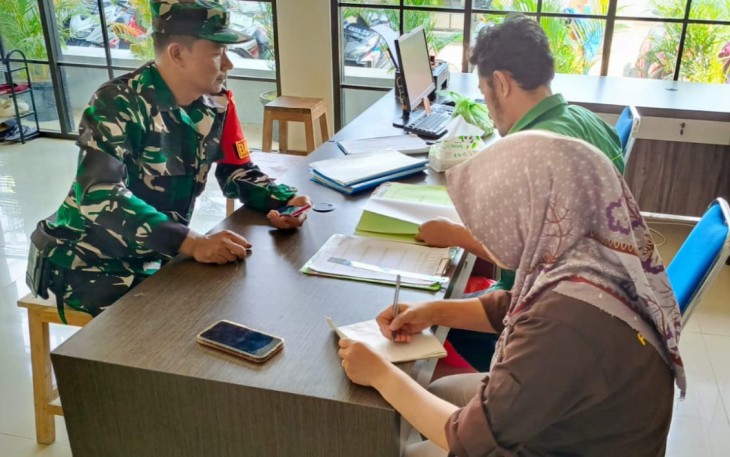 Babinsa Koramil 0801/07 Ngadirojo Datangi Kantor Desa