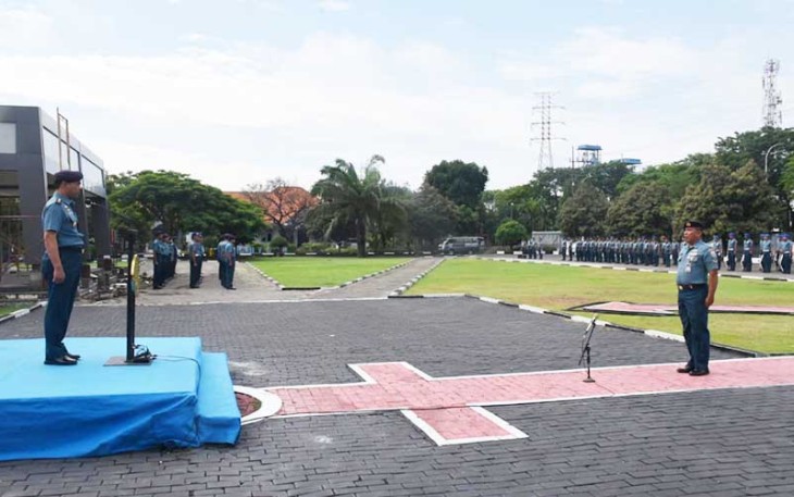 Lantamal V Pimpin Upacara Penaikan Bendera 