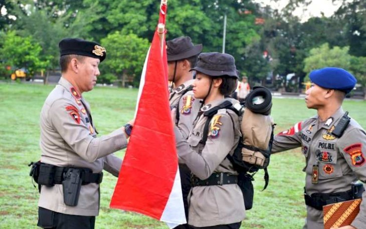 Wakapolda NTT Brigjen Pol Awi Setiyono saat Tradisi Pembaretan Bintara Remaja, Selasa (30/1) 