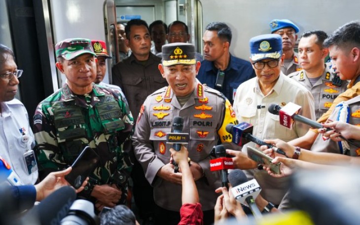 Kapolri Jenderal Listyo Sigit Prabowo saat memberikan keterangan pers 
