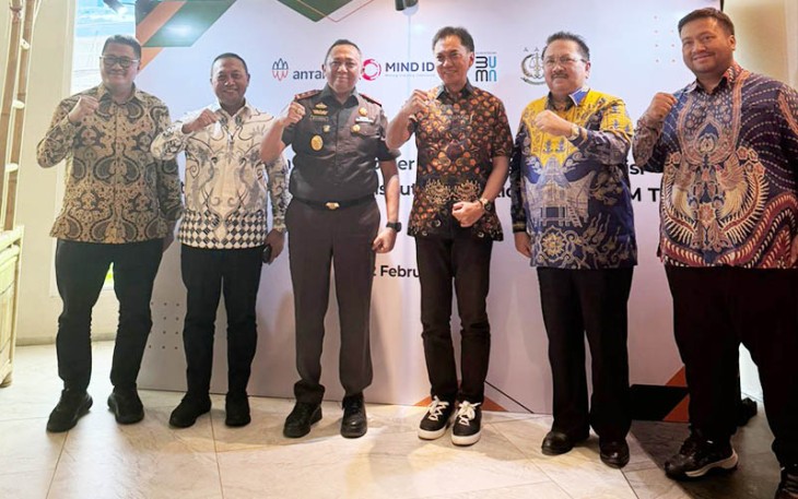 Foto Bersama usai acara Focus Group Discustion yang diadakan oleh BUMN yaitu  PT Antam di Kuta Bali