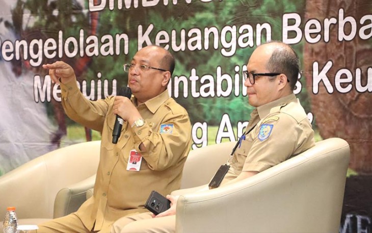 Plh Dirjen Bina Keuda Kemendagri Horas Maurits Panjaitan dalam acara Bimtek Pengelolaan Keuangan Berbasis Sistem Informasi Pemerintahan Daerah (SIPD) Republik Indonesia (RI) Menuju Akuntabilitas Keuangan yang Andal di Hotel Orchardz Jayakarta, Jakarta, Senin (22/1/2024).
