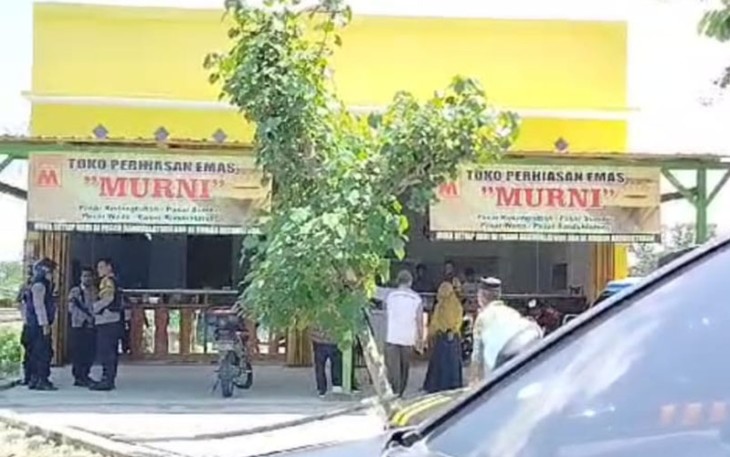 Toko emas "Murni" di desa Wado kecamatan Kedungtuban kabupaten Blora yang disatroni pencuri pada Selasa (16/4/2024).