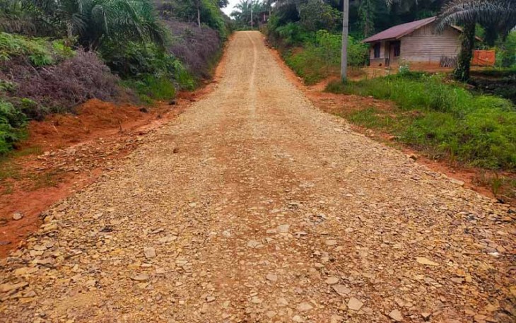 Pengerasan jalan Trans Lapindo, Kecamatan Malin Deman, Kabupaten Mukomuko melalui program TMMD ke-119 selesai dikerjakan.