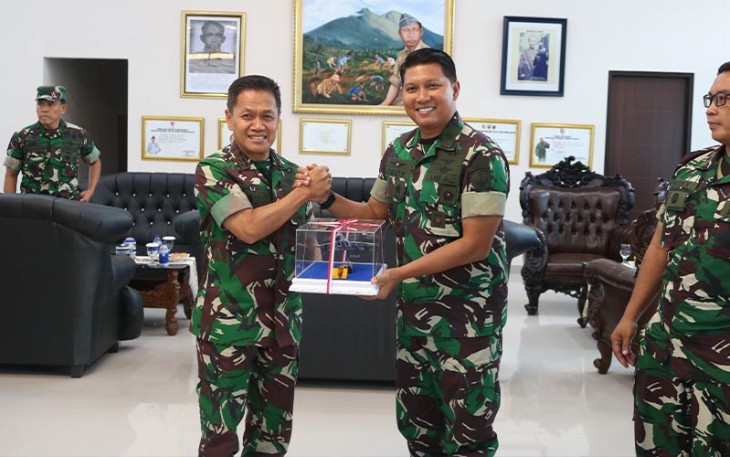 Danlanud dan Ketua PIA AG Cab RSA Natuna saat Terima Kunker Pangkogabwilhan I 