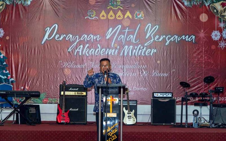Keluarga besar Akademi Militer melaksanakan perayaan Natal dengan khidmat dan penuh kebahagiaan pada hari Jum’at, 5 Januari 2024. Acara berlangsung di Gedung Sumartal Akmil Magelang.