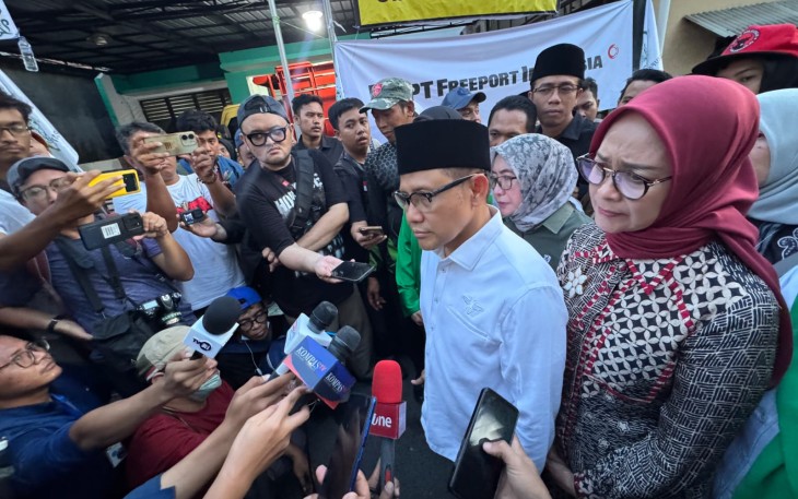Menteri Koordinator Pemberdayaan masyarakat (Menko PM) Muhaimin Iskandar mengunjungi lokasi robohnya mushala Pondok Pesantren (Ponpes) Al Khoziny di Buduran, Sidoarjo, Kamis 2 Oktober 2025