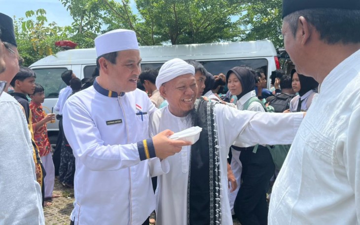 Penjabat Sekretaris Daerah Provinsi Bengkulu, Herwan Antoni, menghadiri kegiatan Pengajian Rutin Merah Putih yang digelar Pemerintah Provinsi Bengkulu di Masjid Raya Baitul Izzah, Jumat (17/10)