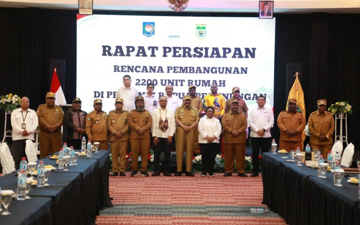 Wakil Menteri Dalam Negeri (Wamendagri) Ribka Haluk memimpin Rapat Persiapan Rencana Pembangunan 2.200 Unit Rumah di Provinsi Papua Pegunungan yang berlangsung di Hotel Baliem Pilamo, Wamena, Kabupaten Jayawijaya, Papua Pegunungan, Senin (11/8/2025)