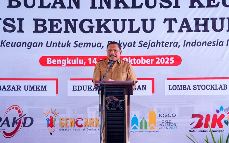 Wakil Gubernur Bengkulu Mian, didampingi sejumlah Kepala Organisasi Perangkat Daerah (OPD), menghadiri kegiatan Bulan Puncak Inklusi Keuangan 2025 yang digelar di Kantor Otoritas Jasa Keuangan (OJK) Provinsi Bengkulu, Selasa (14/10).