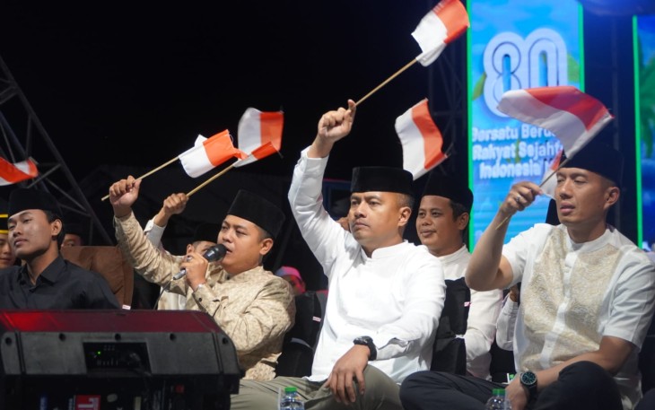  Dandim 0803/Madiun Letkol Kav Widhi Bayu Sudibyo bersama jajaran Forkopimda Kabupaten Madiun hadir mengikuti acara Puncak Peringatan HUT ke-80 Republik Indonesia yang dirangkai dengan peringatan Maulid Nabi Muhammad SAW 1447 H. Kegiatan itu dikemas dalam kebersamaan bersholawat untuk Kabupaten Madiun yang bersih, sehat, dan sejahtera