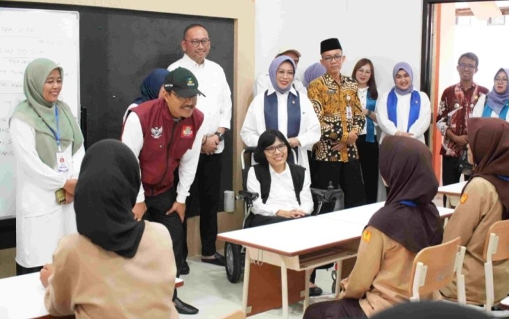 Menteri Sosial Saifullah Yusuf (Gus Ipul) meninjau fasilitas di Sekolah Rakyat Menengah Atas 20 Kabupaten Sleman, Daerah Istimewa Yogyakarta pada Rabu (16/7/2025)