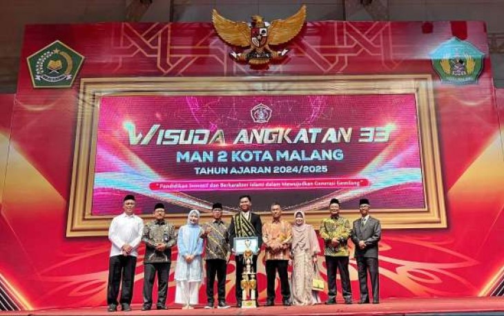 Mendes PDT Yandri Susanto menghadiri wisuda MAN 2 Kota Malang