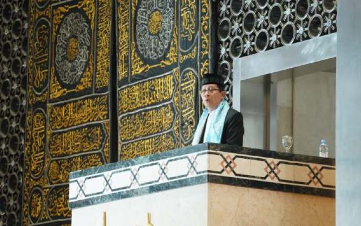 Khatib : Rektor UIN Raden Intan Lampung, Prof. H. Wan Jamaluddin