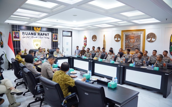 Inspektorat Pengawas Umum (Irwasum) Polri Komjen Dedi Prasetyo mengundang 16 anggota Polri yang masuk melalui jalur disabilitas