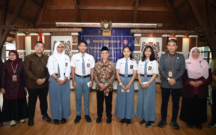 Wamendikdasmen, Atip Latipulhayat, saat mengunjungi SMA Negeri 1 Purwokerto 
