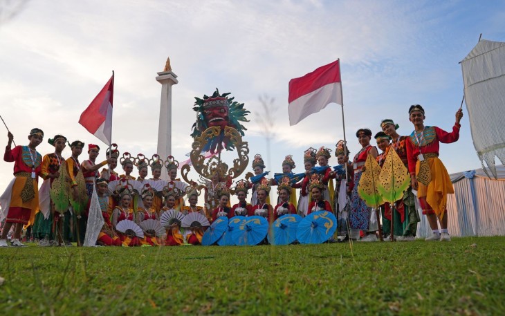 30 Murid Seni Tari SMKN 10 Bandung