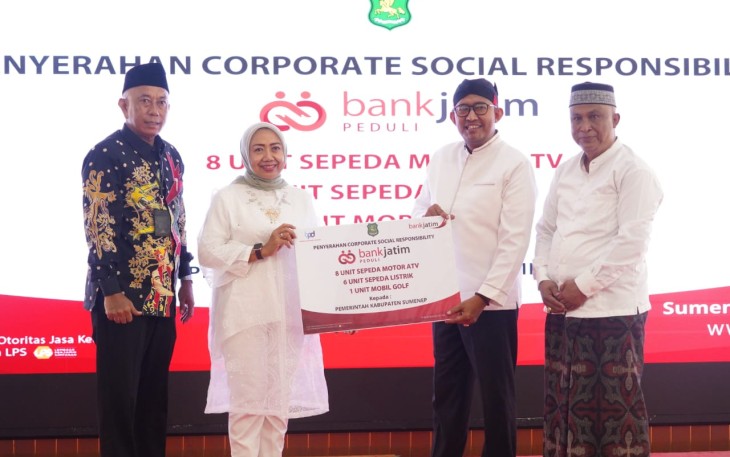 Bank Jatim Serahkan CSR ke Pemkab Ponorogo dan Sumenep