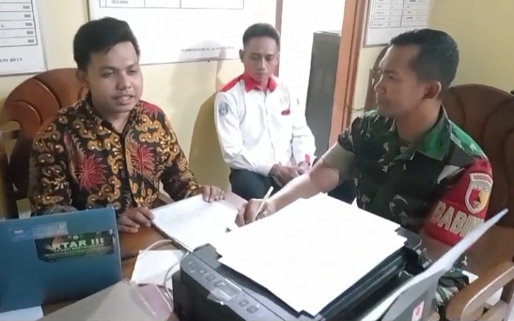 Babinsa Koramil Karanganyar Komsos Dengan Perangkat Desa