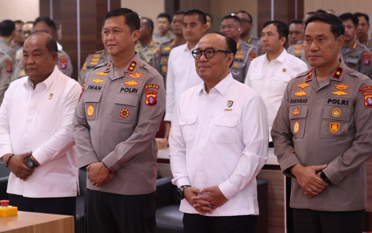 Inspektur Pengawasan Umum (Irwasum) Polri Komjen Pol Prof. Dr. Dedi Prasetyo secara resmi membuka Taklimat Awal Audit Kinerja Tahap II Tahun Anggaran 2025 di Polda Kalimantan Tengah, yang digelar di Aula Arya Dharma, Mapolda Kalteng, pada Senin (7/7/2025)