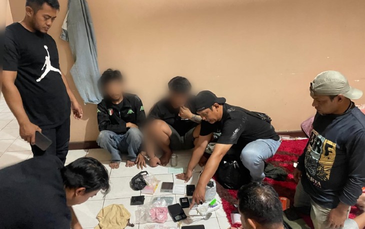Tersangka dan barang bukti saat diamankan