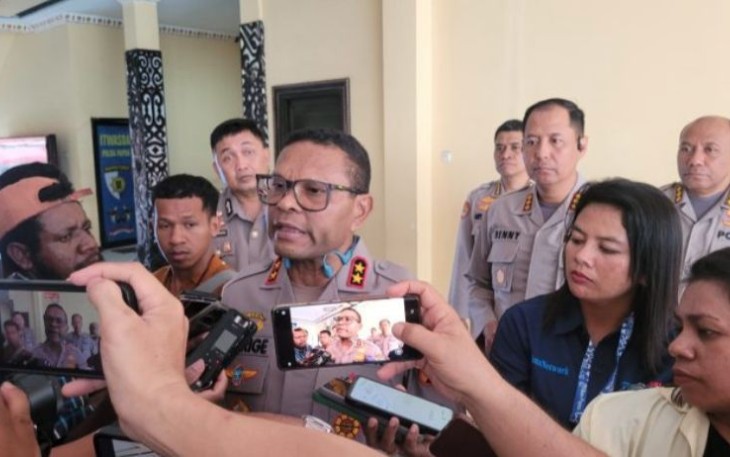 Kapolda Papua, Irjen. Pol. Patrige Renwarin, telah mengerahkan personel yang tergabung dalam Satgas Operasi Damai Cartenz untuk memburu para pelaku penembakan tersebut