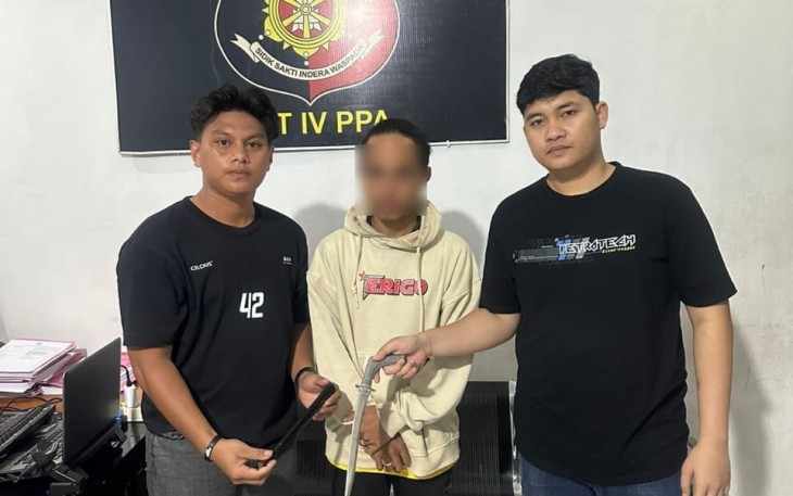 Pelaku penganiayaan di sebuah kos-kosan di kelurahan Girian Weru Dua saat diamankan oleh tim patroli Tarsius Polres Bitung