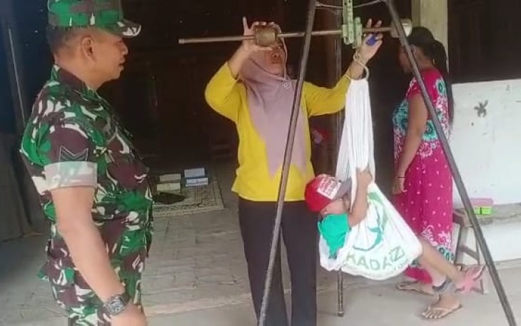  Babinsa Koramil 0805/12 Mantingan Dampingi Kegiatan Posyandu Di Wilayah